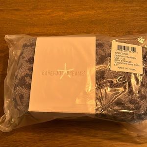 Barefoot dreams eye mask, scrunchie and sock set
